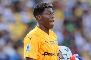 铃木彩艳德转最新身价达1400万欧，是一年前的7倍