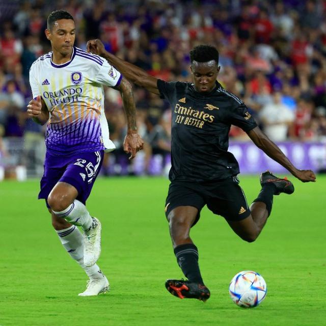 kaiyun sports-阿森纳热身场边比比赛更吸睛 津琴科来了谁会走？